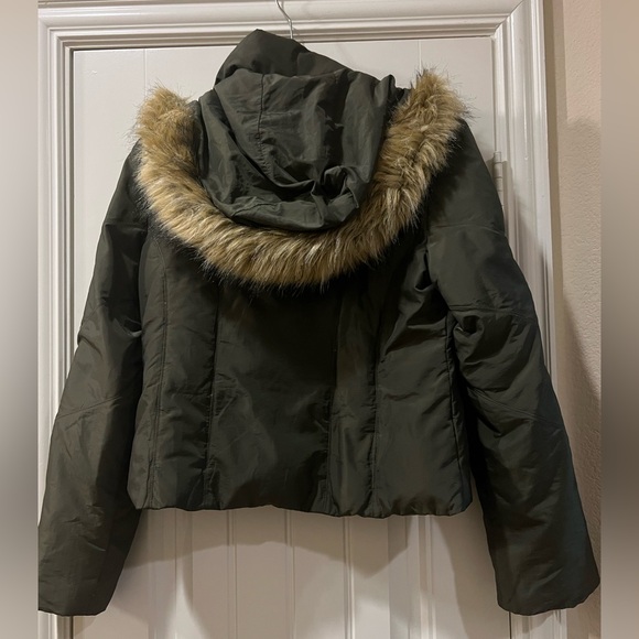 Guess Puffer Jacket Junior’s Medium with removable hood - Picture 6 of 6